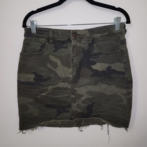 Hollister camo mini skirt sz 11
